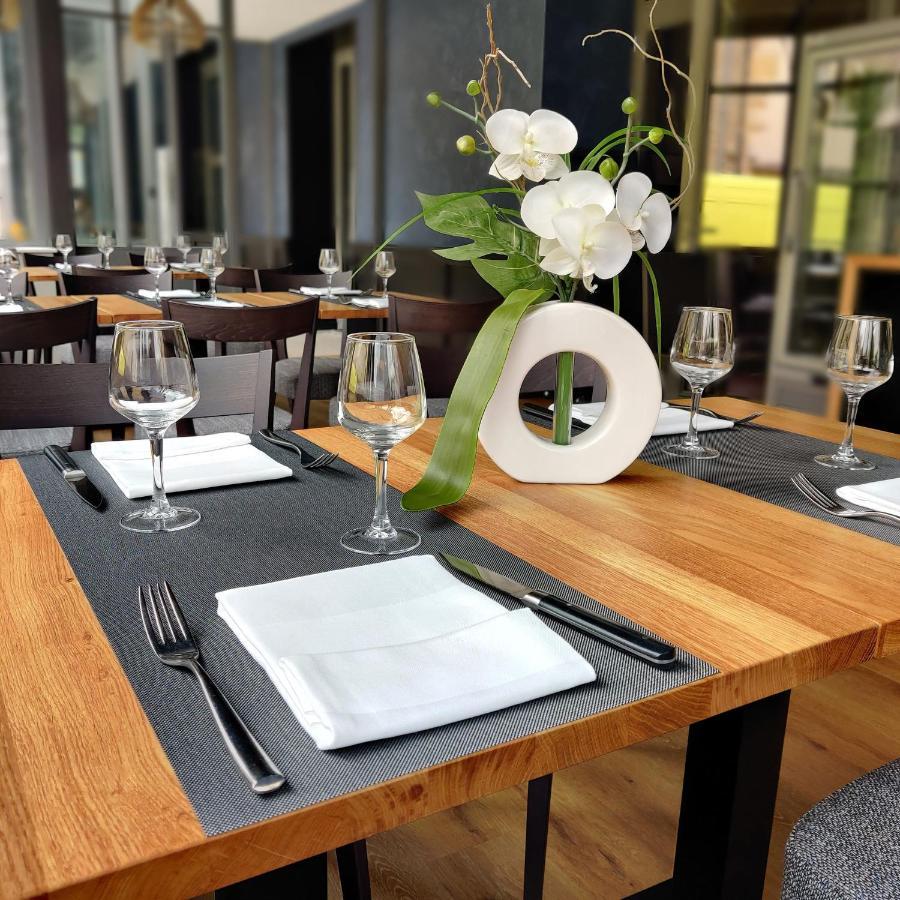 Logis Hotel Restaurant De France Saint-Geniez-dʼOlt Eksteriør billede