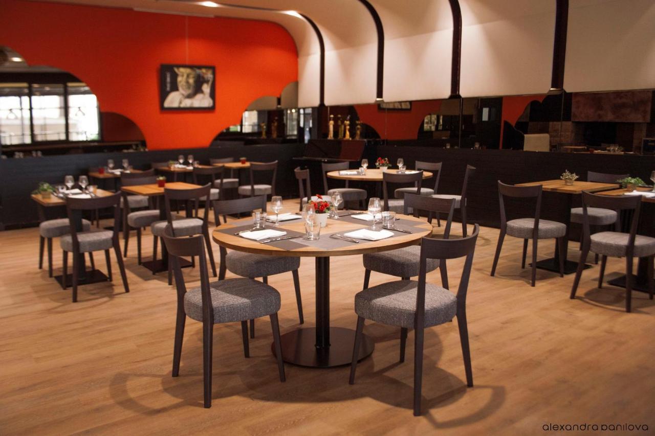 Logis Hotel Restaurant De France Saint-Geniez-dʼOlt Eksteriør billede