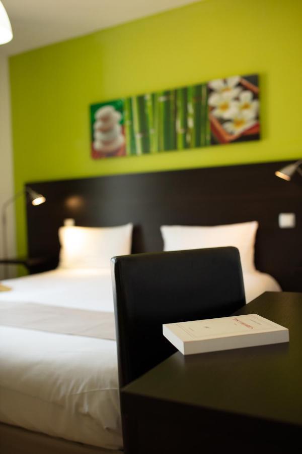 Logis Hotel Restaurant De France Saint-Geniez-dʼOlt Eksteriør billede