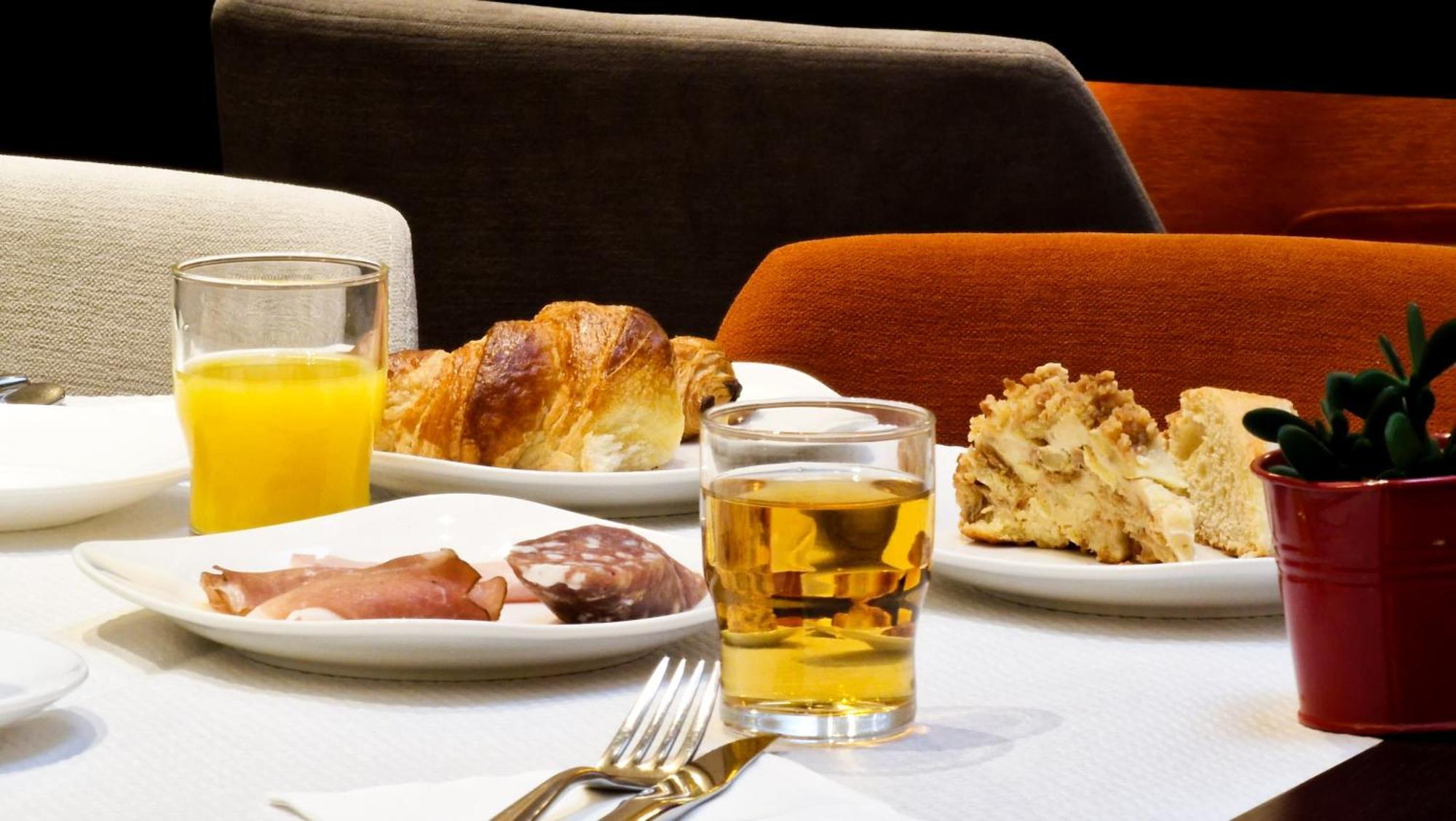 Logis Hotel Restaurant De France Saint-Geniez-dʼOlt Eksteriør billede