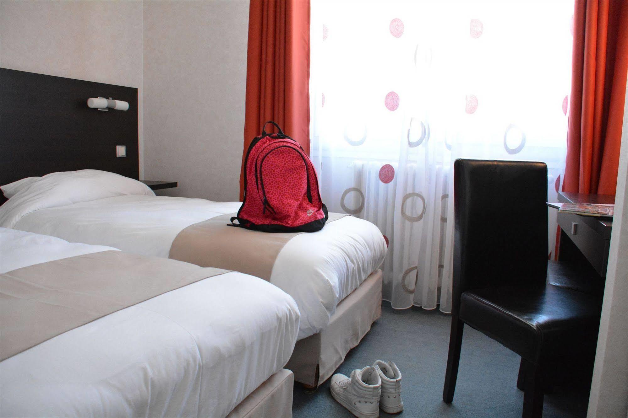Logis Hotel Restaurant De France Saint-Geniez-dʼOlt Eksteriør billede