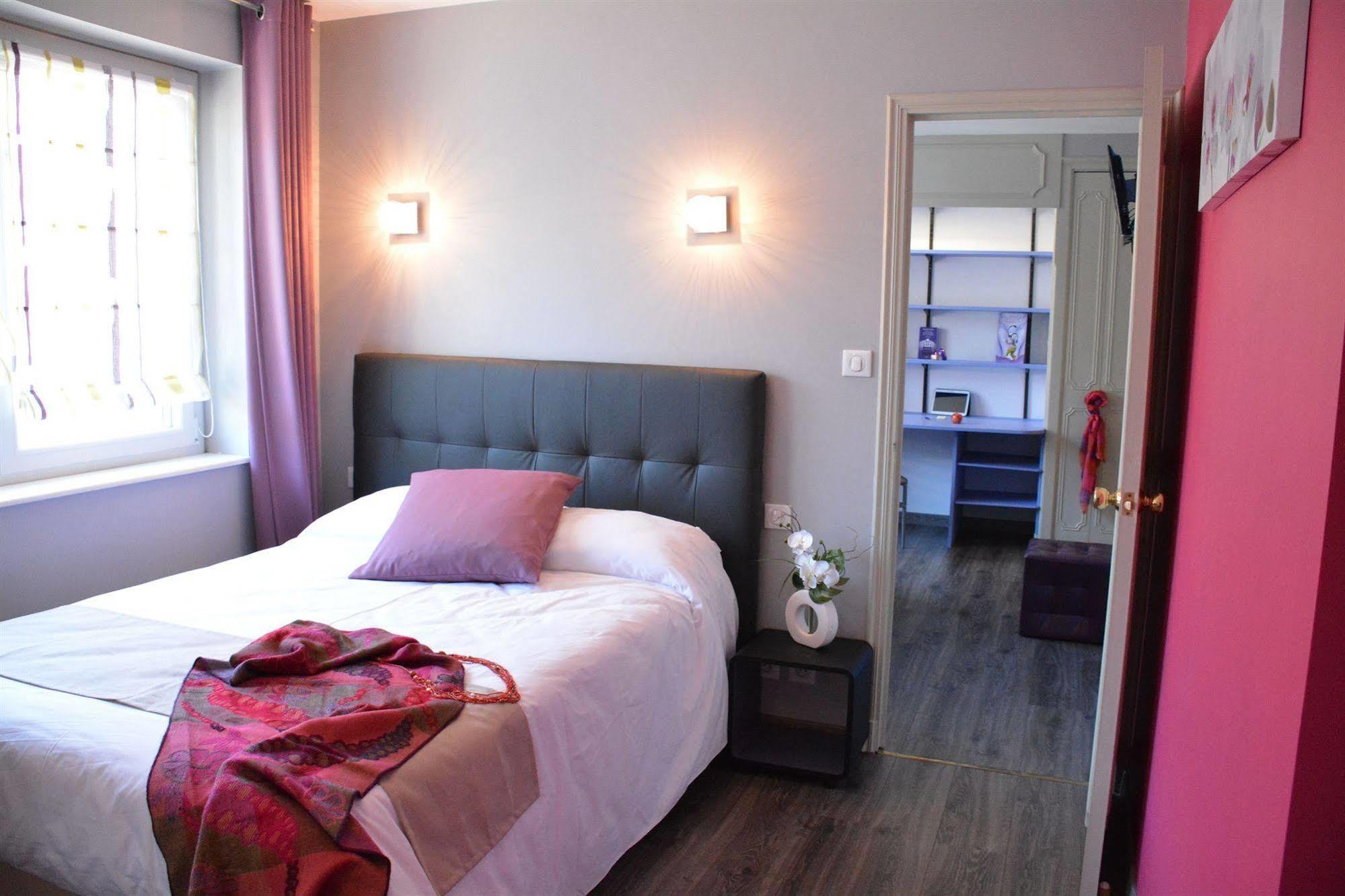 Logis Hotel Restaurant De France Saint-Geniez-dʼOlt Eksteriør billede